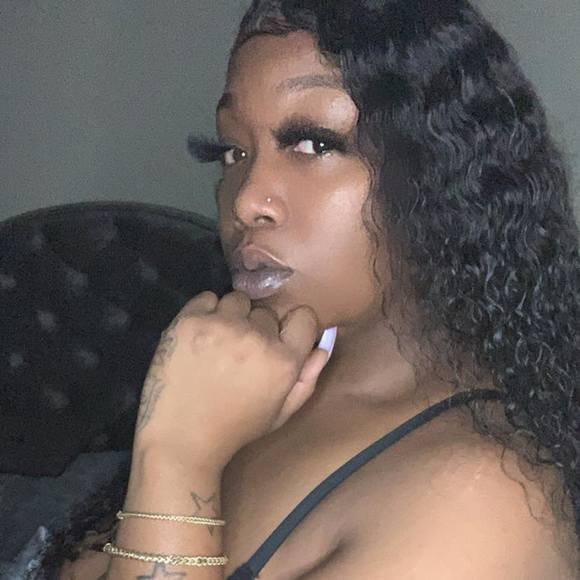 Poshmark profile picture for @dynasty